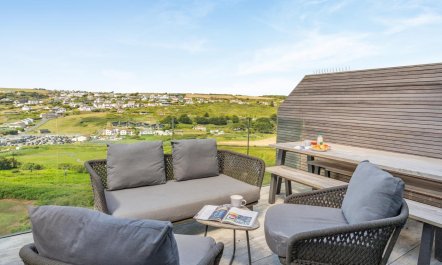 4 Bed in Mawgan Porth 3