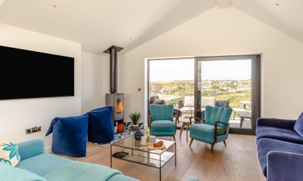 4 Bed in Mawgan Porth 1
