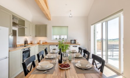 6 Bed in Meidrim 9