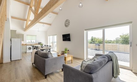 6 Bed in Meidrim 7