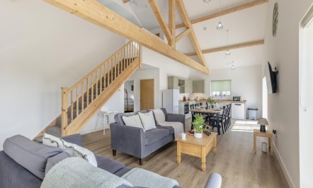 6 Bed in Meidrim 4