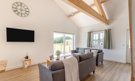 6 Bed in Meidrim 6