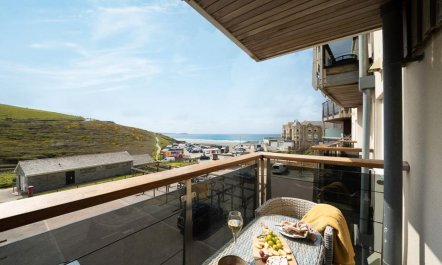 2 Bed in Watergate Bay 1