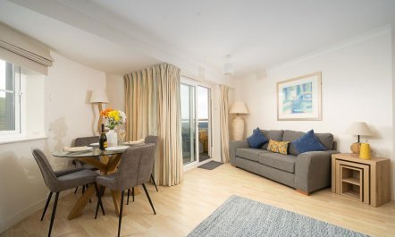 2 Bed in Watergate Bay 3