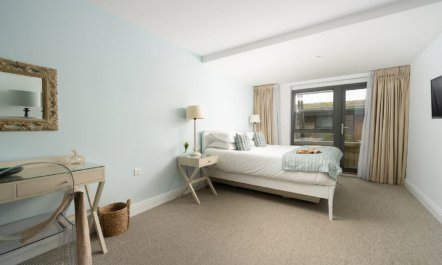 2 Bed in Watergate Bay 7