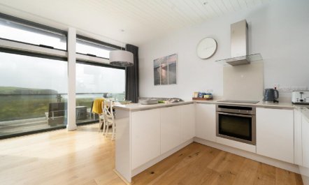2 Bed in Watergate Bay 5
