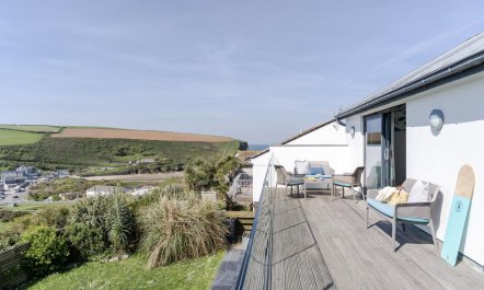 4 Bed in Mawgan Porth 2