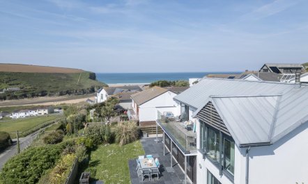4 Bed in Mawgan Porth