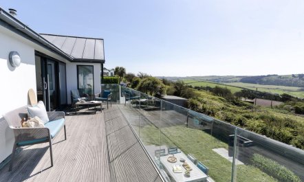 4 Bed in Mawgan Porth 6