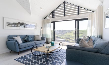 4 Bed in Mawgan Porth 3