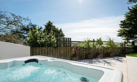 4 Bed in Gorran Haven 1