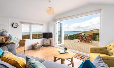 2 Bed in Whitsand Bay 9