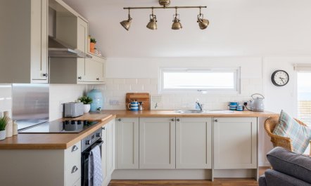2 Bed in Whitsand Bay 7