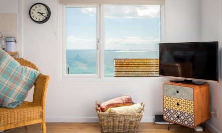2 Bed in Whitsand Bay 3