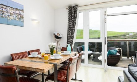 2 Bed in Watergate Bay 5