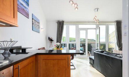 2 Bed in Watergate Bay 8