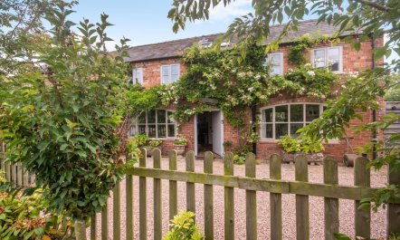 3 Bed in Overton 2