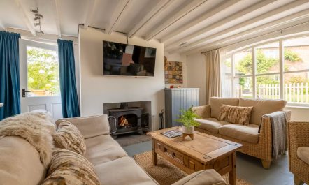 3 Bed in Overton 8