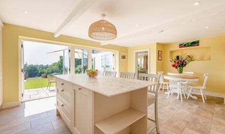 6 Bed in Herons Ghyll 1