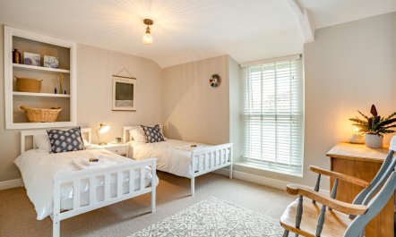2 Bed in Mumbles 5