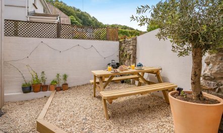 2 Bed in Mumbles
