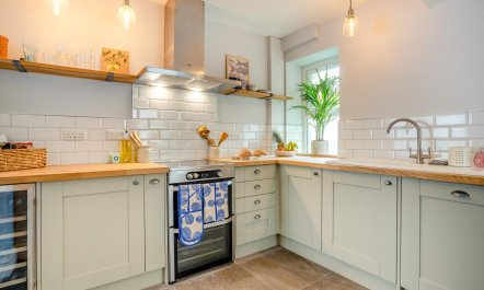 2 Bed in Mumbles 2