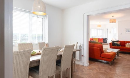 4 Bed in Mawgan Porth 8