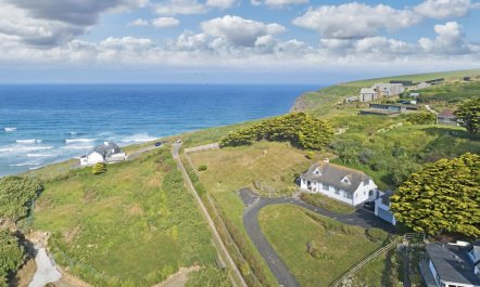 4 Bed in Mawgan Porth