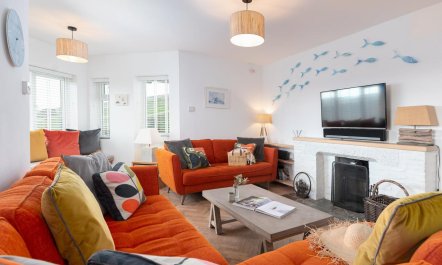 4 Bed in Mawgan Porth 1