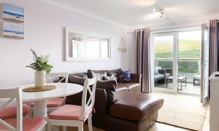 2 Bed in Watergate Bay 5