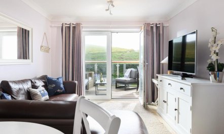 2 Bed in Watergate Bay 4