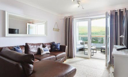 2 Bed in Watergate Bay 3