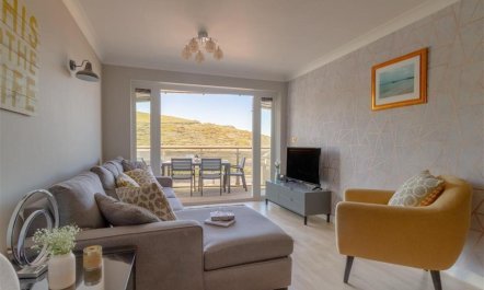 2 Bed in Watergate Bay 2