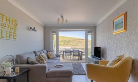 2 Bed in Watergate Bay 5
