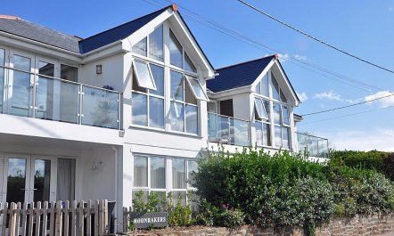 2 Bed in Mawgan Porth 1
