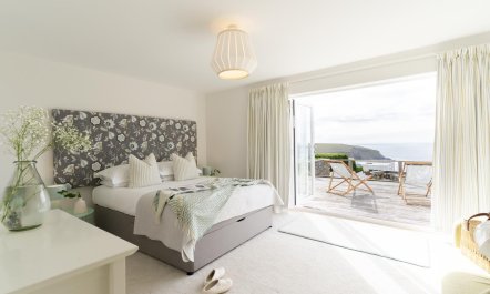4 Bed in Mawgan Porth 1