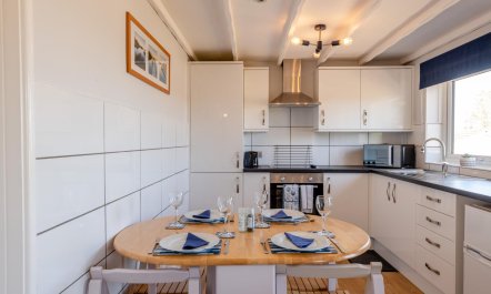 2 Bed in Brixham 1