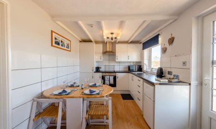 2 Bed in Brixham 3