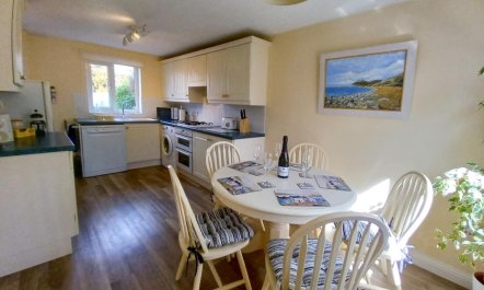 3 Bed in Bridport 1