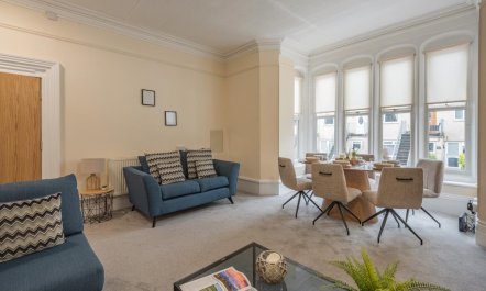 5 Bed in Windermere 2