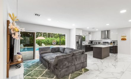 Pink over Aventura 7