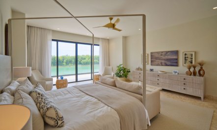Lagoon and Linen 7
