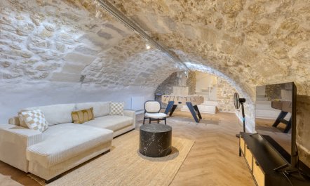 Under Stone Arches 7