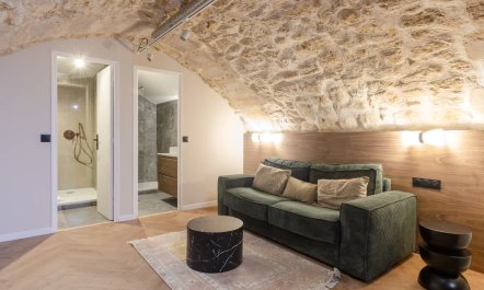 Under Stone Arches 9