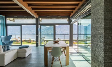 Glass & Como 9