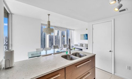 Brickell Key Glow 8