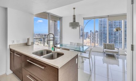 Brickell Key Glow 8