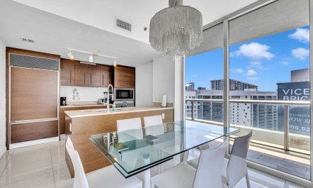 Brickell Key Glow 6