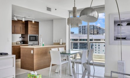 Brickell Key Glow 6