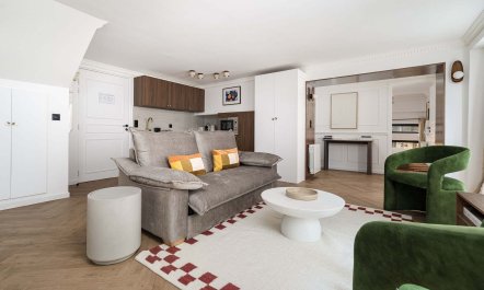 Louvre at Your Doorstep 4